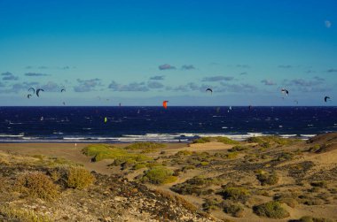 El Mdano plajları rüzgar sporları için dünyadaki en iyi yerlerden biridir.