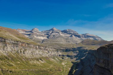 Monte Perdido Massif. Ordesa Ulusal Parkı. Pireneler. İspanya