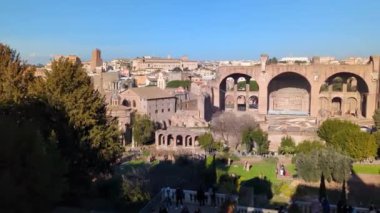 Roma Forumu 'nun manzarası, Palatine Hill. Roma, İtalya. Video 4K