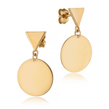 Beyaz arkaplanda gümüş yaldızlı küpeler