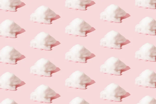 Alakjai Fehér Pamut Gyapjú Felhők Rózsaszín Háttérrel Pasztell Minta — Stock Fotó