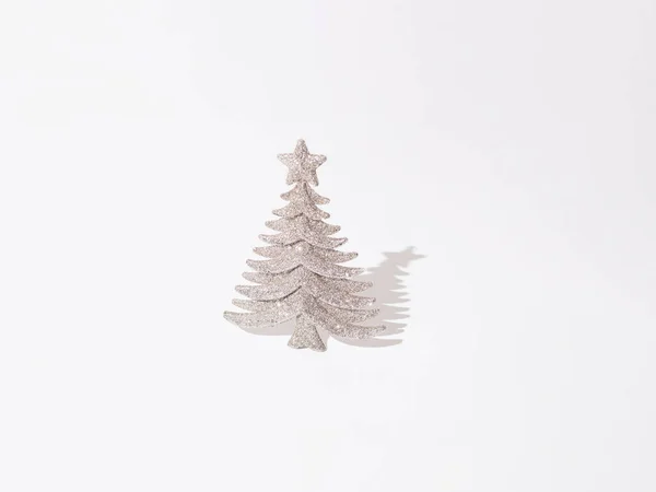 Argento Glitter Decorativo Albero Natale Sfondo Bianco Design Minimale — Foto Stock