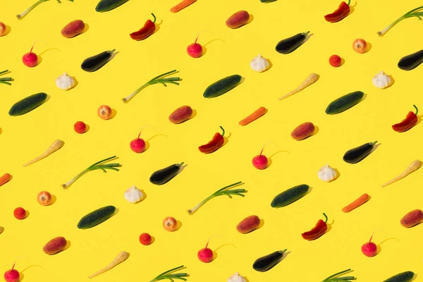Buntes Gemüse Auf Gelbem Hintergrund Minimales Design — Stockfoto