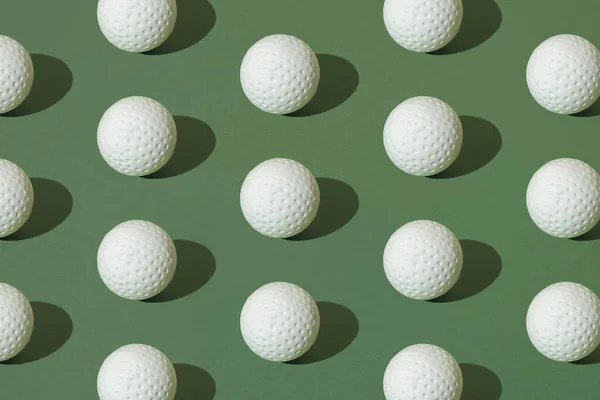 Белый Мяч Гольфа Зеленом Пастельном Фоне Паттерн — стоковое фото