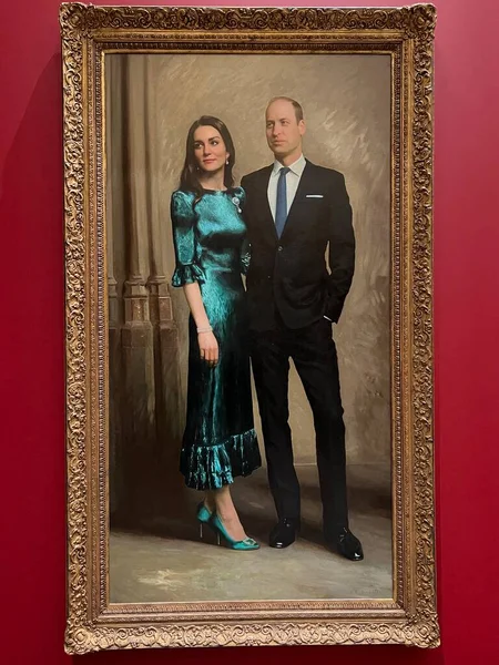 stock image Cambridge, Cambridgeshire United Kingdom - December 22nd 2022: Duke and Duchess of Cornwall William and Katherine Oil Painting by Jamie Coreth display at Fitzwilliam Museum on loan Royal Portrait Fund