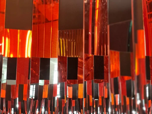 Абстрактный Рисунок Дизайн Стеклянной Стены Прямоугольных Стекол Черно Красного Оранжевого — стоковое фото