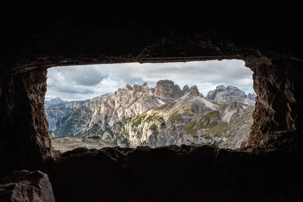 Вид Через Старые Объятия Альпийской Крепости Первой Мировой Войны Отмечающий — стоковое фото