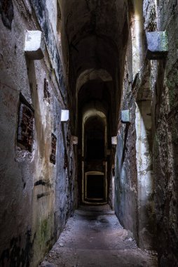 Avusturya 'nın güney Tirol' deki Dolomite Alpleri 'ndeki Landro kalesinde Avusturya ile İtalya arasındaki sınır anlaşmazlıklarının mimari bir kısmı devam ediyor.