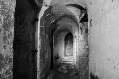 Avusturya 'nın güney Tirol' deki Dolomite Alpleri 'ndeki Landro kalesinde Avusturya ile İtalya arasındaki sınır anlaşmazlıklarının mimari bir kısmı devam ediyor.