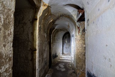 Avusturya 'nın güney Tirol' deki Dolomite Alpleri 'ndeki Landro kalesinde Avusturya ile İtalya arasındaki sınır anlaşmazlıklarının mimari bir kısmı devam ediyor.