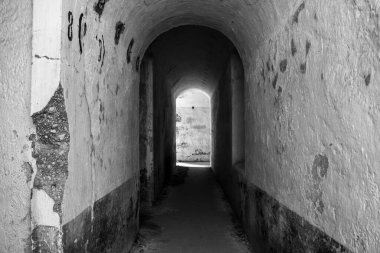 Avusturya 'nın güney Tirol' deki Dolomite Alpleri 'ndeki Landro kalesinde Avusturya ile İtalya arasındaki sınır anlaşmazlıklarının mimari bir kısmı devam ediyor.