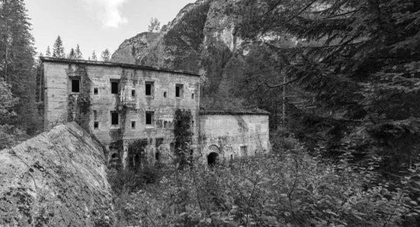 Fortaleza Icônica Landro Nos Alpes Dolomitas Sul Tirol Remanescente Arquitetônico — Fotografia de Stock