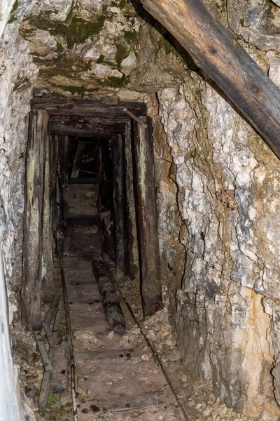 Restos Túnel Militar Monte Piano Los Alpes Dolomitas Construido Durante —  Fotos de Stock