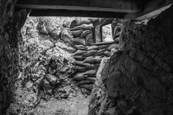 Régi Árkok Szögesdrót Mount Lagazuoi Erődítmény Épült Első Világháború Alatt — Stock Fotó