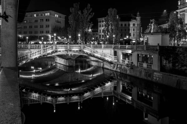 Famosas Três Pontes Praça Preseren Centro Liubliana Iluminado Noite Eslovênia — Fotografia de Stock