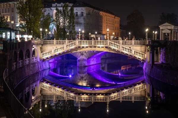 Híres Három Hidak Preseren Téren Központjában Ljubljana Színesen Kivilágított Éjszaka — Stock Fotó