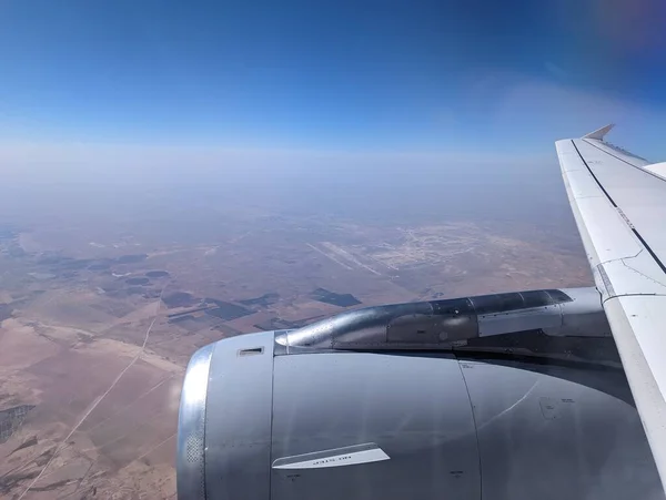 Vista Aérea Paisagem Marroquina Vista Avião Uma Turbina Primeiro Plano — Fotografia de Stock