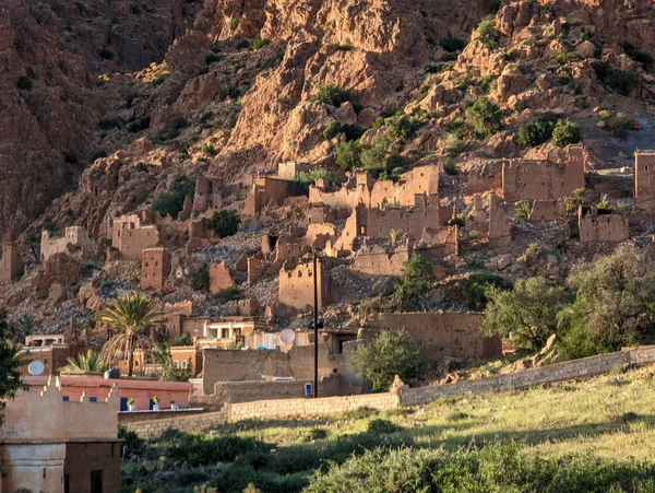 Fas Atlas Dağlarında Kil Evleri Olan Güzel Küçük Bir Köy — Stok fotoğraf