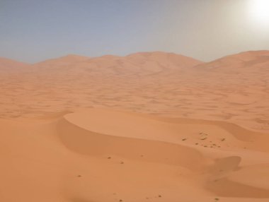 Afrika Sahrası 'nın bir parçası olan Erg Chebbi Çölü' ndeki resim kumulları.