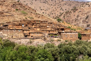 Fas 'ın Atlas Dağları' ndaki Tizi n 'Test Geçidi' ndeki Picturesque köyü Douar Ouddift