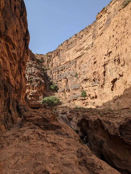 モロッコの反アトラスで象徴的なアムトゥディ渓谷をハイキング — ストック写真