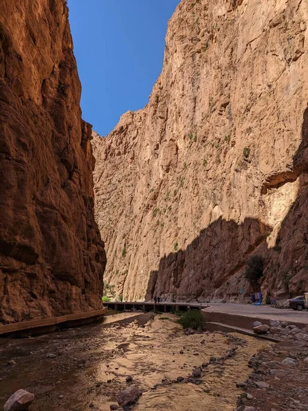 在有着陡峭悬崖的令人印象深刻的土拨鼠峡谷内 摩洛哥 — 图库照片