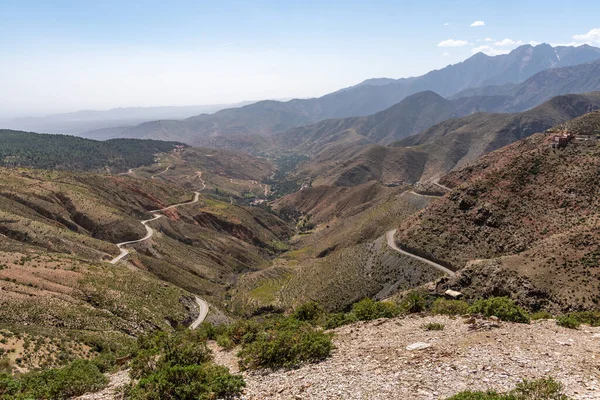 モロッコのアトラス山脈でTizi Testパスで風光明媚な山の風景 — ストック写真