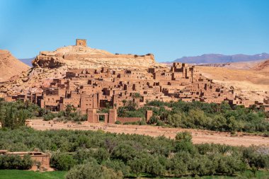 Fas 'ın tarihi kenti Ait Ben Haddou' nun ünlü manzarası, UNESCO 'nun dünya mirası olan kil ve kasbalardan oluşan ünlü berber kasabası.