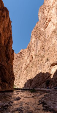 Fas 'ın Atlas Dağları' ndaki etkileyici dik Todra geçidi.