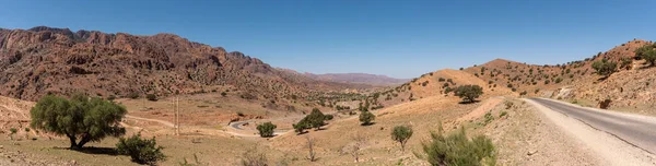 タウアート地域のアンチアトラス山脈の素晴らしいパノラマ風景 山を渡る道路 モロッコ — ストック写真