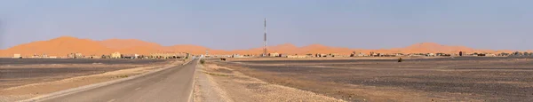 Uma Estrada Que Leva Famoso Deserto Erg Chebbi Parte Saara — Fotografia de Stock