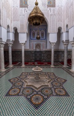 MEKNES, Fas - 29 Mart 2023 Fas şehir merkezinde Moulay İsmail 'in ünlü mozolesi