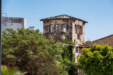 Tanca, Fas 'ın zengin Marshan bölgesinde terk edilmiş eski bir villa.