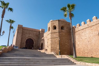 Antik duvar ve Udayas 'ın ünlü Kasbah' ının ana kapısı Rabat, Fas şehir merkezinde.