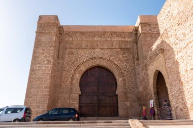 Antik duvar ve Udayas 'ın ünlü Kasbah' ının ana kapısı Rabat, Fas şehir merkezinde.