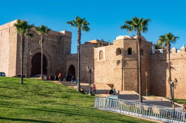 Antik duvar ve Udayas 'ın ünlü Kasbah' ının ana kapısı Rabat, Fas şehir merkezinde.