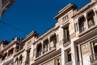 Kazablanka, Fas 'taki Ville Nouvelle' de terk edilmiş eski Art Deco evleri.