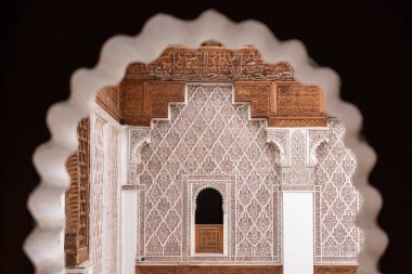 MARRAKECH, FOCCO - 18 Nisan 2023 - Marakeş Medine 'deki ünlü Madrassa Ben Youssef