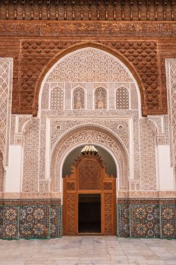MARRAKECH, FOCCO - 18 Nisan 2023 - Marakeş Medine 'deki ünlü Madrassa Ben Youssef