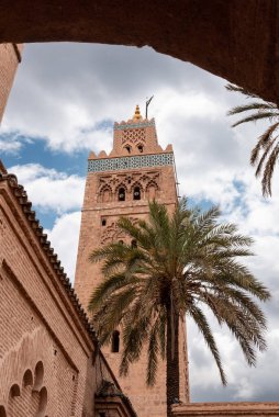 Fas 'ın merkezindeki ünlü Koutoubia Camii' nin minaresi.