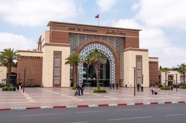 MARRAKECH, MOROCCO - 20 Nisan 2023 - Marakeş, Fas merkez tren istasyonunun modern doğu binası