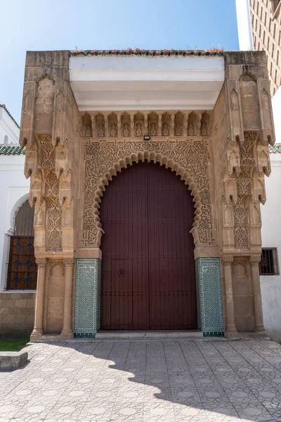 タンジェ モロッコの中心にあるモスクモハメド5世のメインゲート — ストック写真