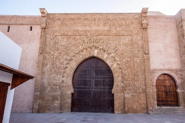 古代の壁とモロッコのラバトのダウンタウンのウディアスの有名なカスバのメインゲート — ストック写真