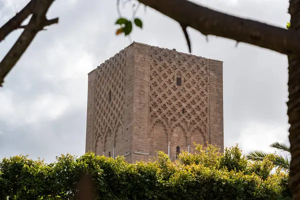 ラバトの中心にあるアイコニックなハッサン塔は モスク モロッコのより高いミナレットとして計画されています — ストック写真