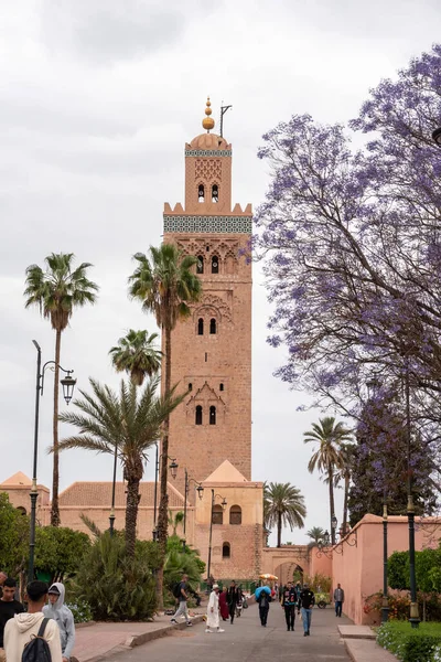Fas 'ın merkezindeki ünlü Koutoubia Camii' nin minaresi.