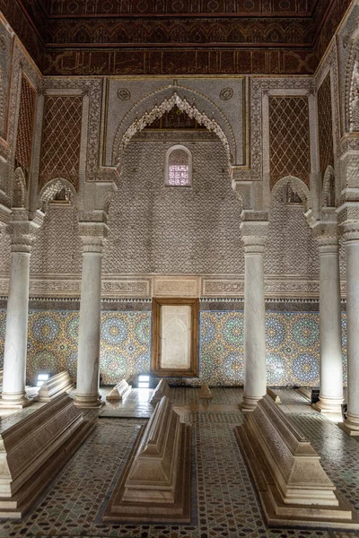 Marrakech Morocco Kwiecień 2023 Orientalna Dekoracja Słynnych Grobowców Saadytów Centrum — Zdjęcie stockowe