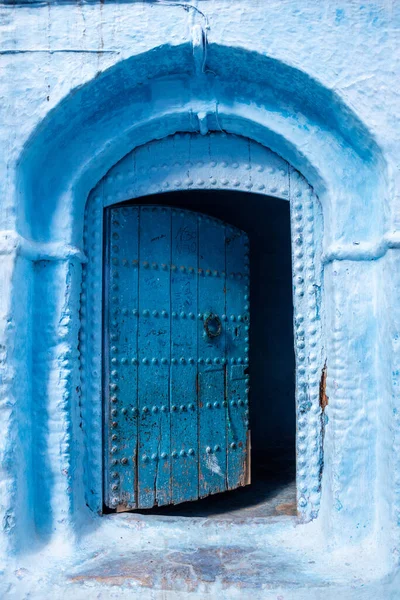 Vibrante Puerta Madera Color Azul Centro Chefchaouen Marruecos Imagen de archivo