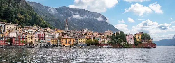 İtalya 'nın Como Gölü' ndeki Varenna kasabası.