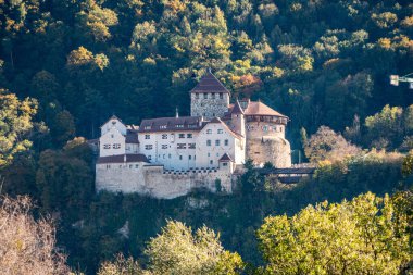 VADUZ, LIECHTENSTEIN - 28 Eylül 2023 - Vaduz Şatosu, Lihtenştayn Prensi 'nin resmi konutu