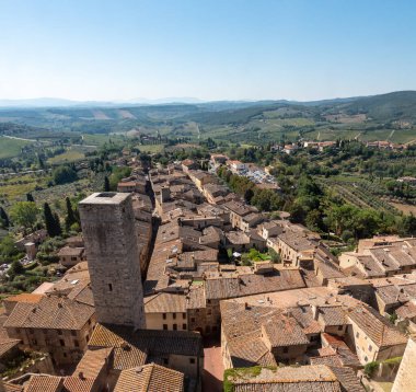 San Gimignano ve Torre Ficarelli şehir merkezinde Torre Grosso, İtalya 'dan geniş panoramik manzara